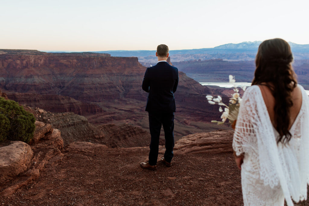 first look at sunrise Dead Horse Point State Park elopement